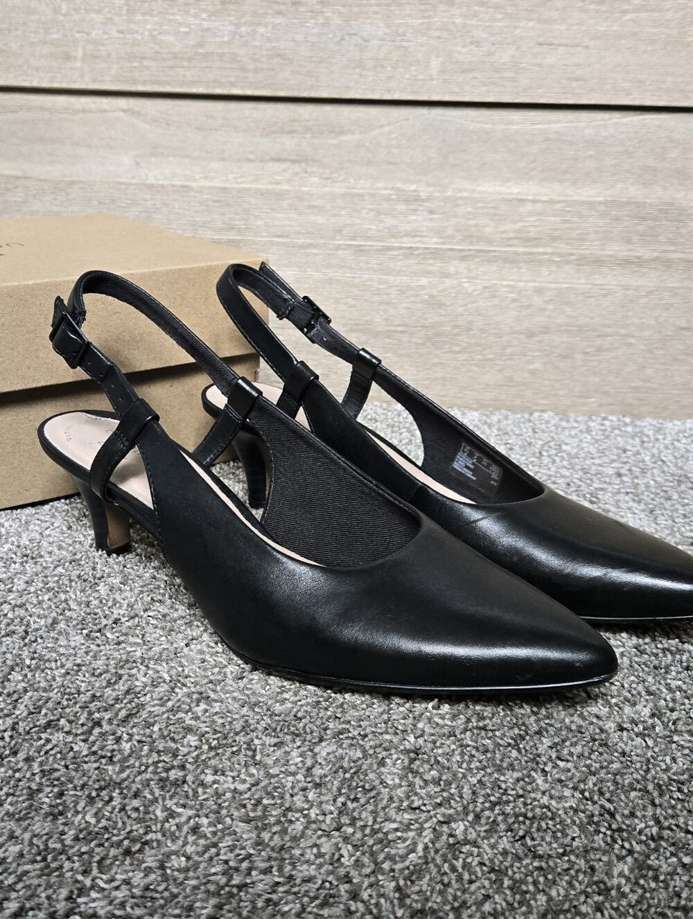 Clarks Linvale Loop Black Pointed Slingback Kitten Heels size 9 - Picture 2 of 11